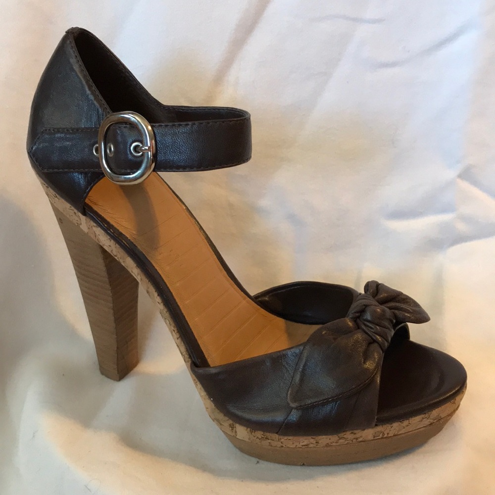 Gianni Bini brown bow platform heels